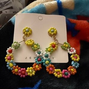 NWT women’s Colorful Floral Seed Beaded Earrings 2.5”